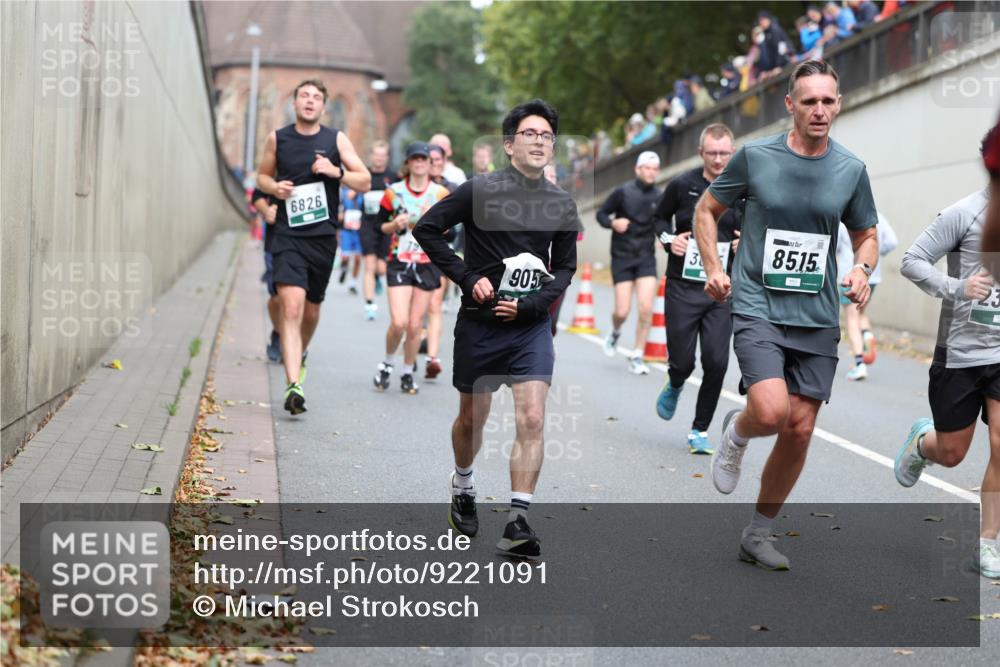 05.10.2025 - 20. swb-Marathon Bremen Michael Strokosch http://msf.ph/oto/9221091 05.10.2025 12:52:28 Laufen 6826, 905, 8515, 23 meine-sportfotos.de