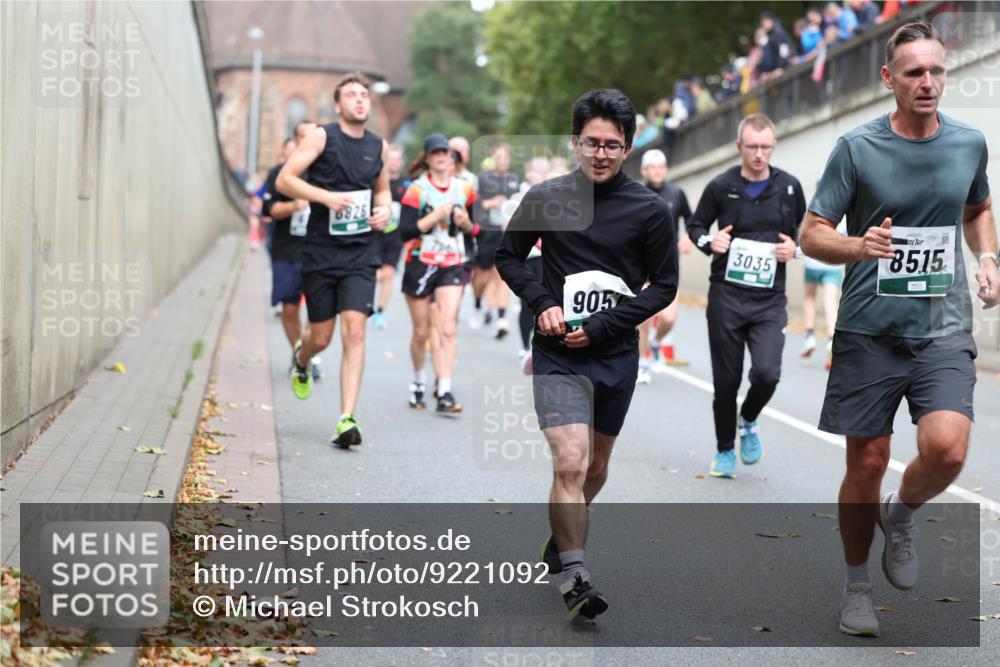 05.10.2025 - 20. swb-Marathon Bremen Michael Strokosch http://msf.ph/oto/9221092 05.10.2025 12:52:29 Laufen 6826, 905, 3035, 8515 meine-sportfotos.de