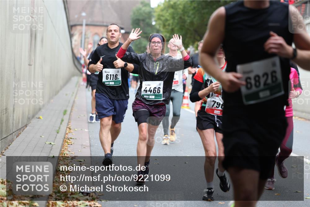 05.10.2025 - 20. swb-Marathon Bremen Michael Strokosch http://msf.ph/oto/9221099 05.10.2025 12:52:31 Laufen 6116, 4466, 6826, 796 meine-sportfotos.de