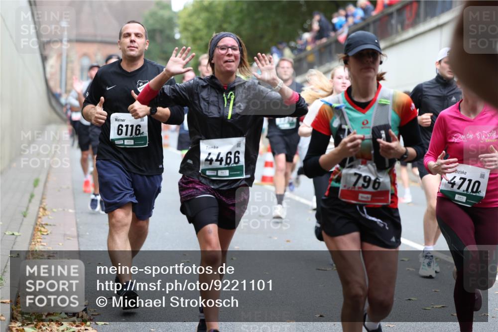 05.10.2025 - 20. swb-Marathon Bremen Michael Strokosch http://msf.ph/oto/9221101 05.10.2025 12:52:32 Laufen 6116, 4466, 796, 47, 10 meine-sportfotos.de
