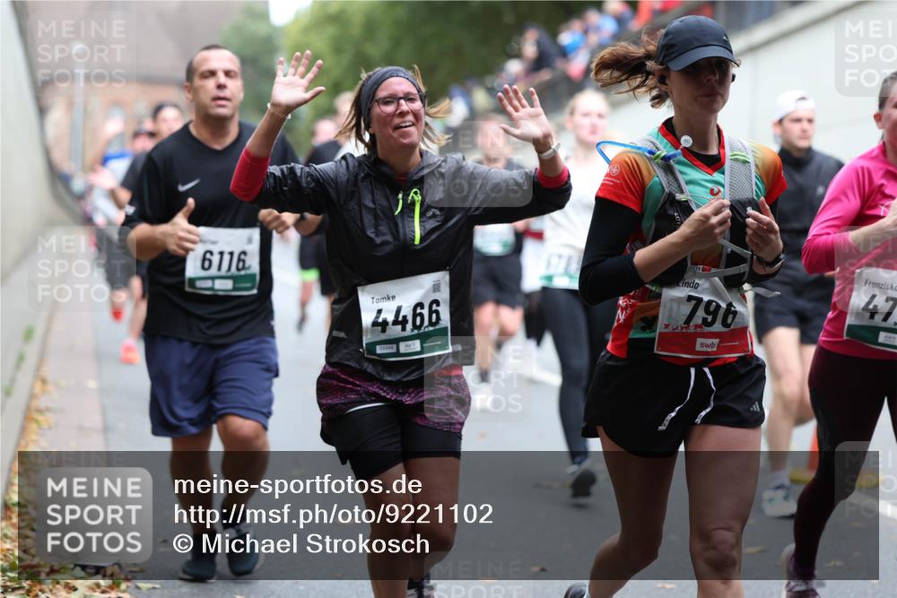 05.10.2025 - 20. swb-Marathon Bremen Michael Strokosch http://msf.ph/oto/9221102 05.10.2025 12:52:32 Laufen 6116, 4466, 05944, 796, 47 meine-sportfotos.de