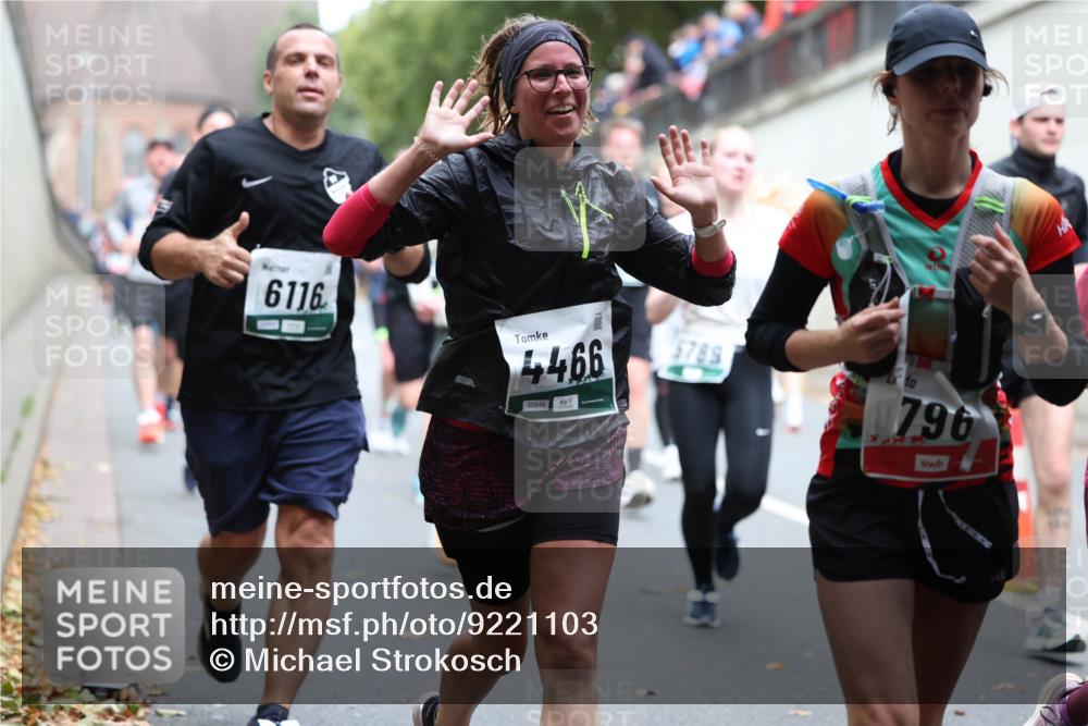 05.10.2025 - 20. swb-Marathon Bremen Michael Strokosch http://msf.ph/oto/9221103 05.10.2025 12:52:32 Laufen 6116, 4466, 05944, 6789, 796 meine-sportfotos.de