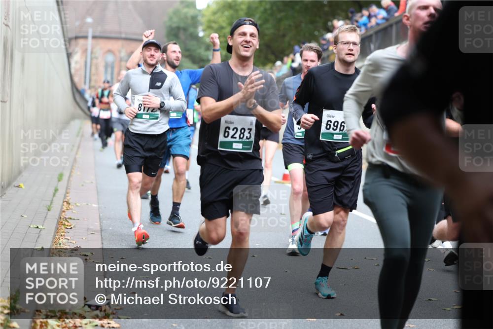 05.10.2025 - 20. swb-Marathon Bremen Michael Strokosch http://msf.ph/oto/9221107 05.10.2025 12:52:34 Laufen 817, 6283, 696 meine-sportfotos.de
