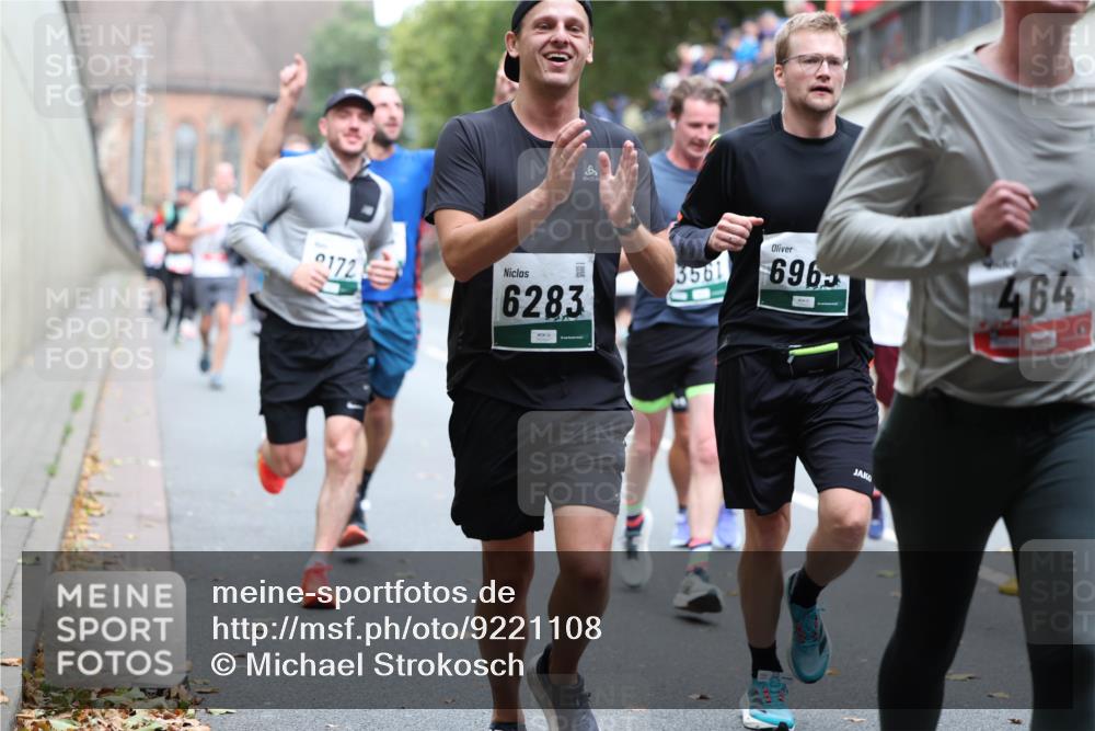 05.10.2025 - 20. swb-Marathon Bremen Michael Strokosch http://msf.ph/oto/9221108 05.10.2025 12:52:34 Laufen 172, 6283, 3561, 696, 464 meine-sportfotos.de