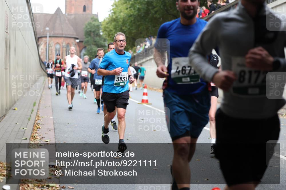 05.10.2025 - 20. swb-Marathon Bremen Michael Strokosch http://msf.ph/oto/9221111 05.10.2025 12:52:36 Laufen 752, 3837, 2, 67778172 meine-sportfotos.de