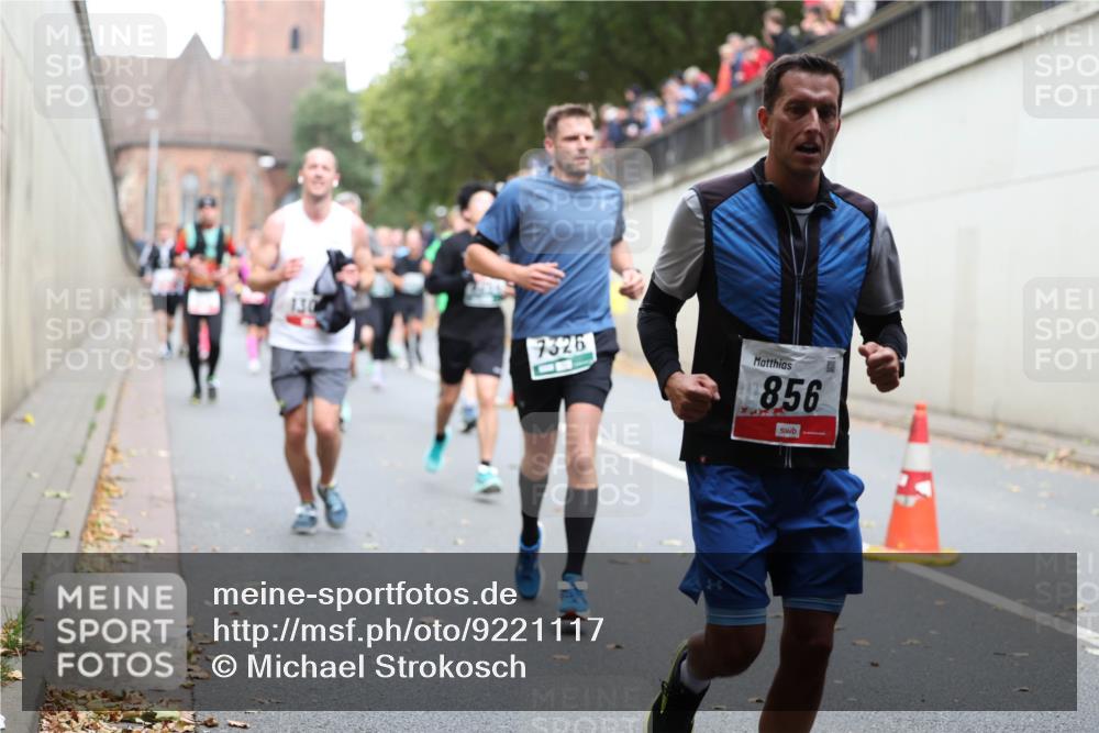 05.10.2025 - 20. swb-Marathon Bremen Michael Strokosch http://msf.ph/oto/9221117 05.10.2025 12:52:38 Laufen 130, 7326, 856 meine-sportfotos.de