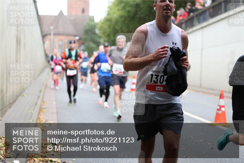 05.10.2025 - 20. swb-Marathon Bremen Michael Strokosch http://msf.ph/oto/9221123 05.10.2025 12:52:41 Laufen 130 meine-sportfotos.de