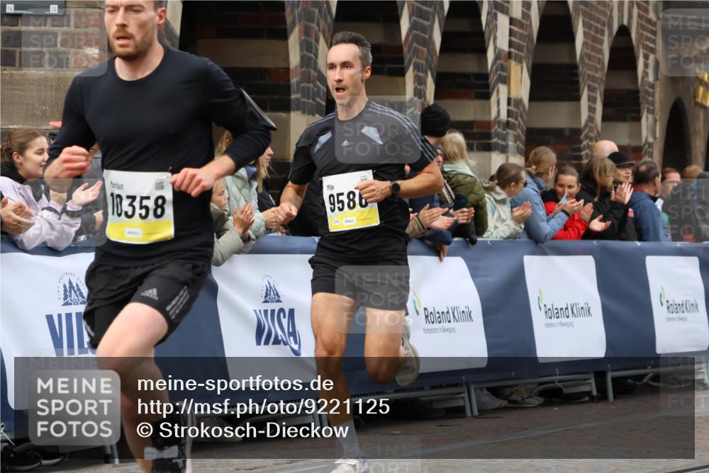05.10.2025 - 20. swb-Marathon Bremen Strokosch-Dieckow http://msf.ph/oto/9221125 05.10.2025 10:37:31 Ziel 9586, 10358, 11021 meine-sportfotos.de