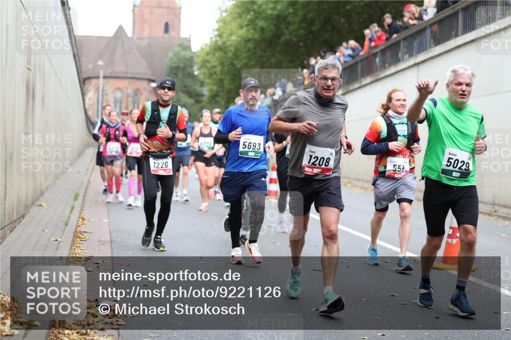05.10.2025 - 20. swb-Marathon Bremen Michael Strokosch http://msf.ph/oto/9221126 05.10.2025 12:52:42 Laufen 1226, 5693, 1208, 557, 5029 meine-sportfotos.de