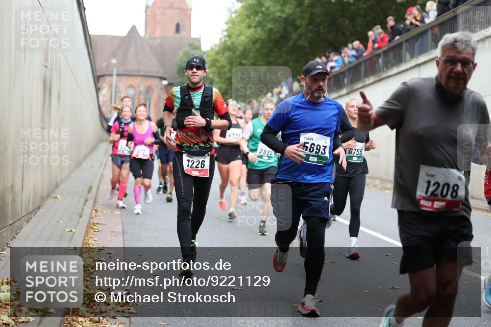 05.10.2025 - 20. swb-Marathon Bremen Michael Strokosch http://msf.ph/oto/9221129 05.10.2025 12:52:43 Laufen 812, 1226, 2980, 5693, 6755, 1208 meine-sportfotos.de