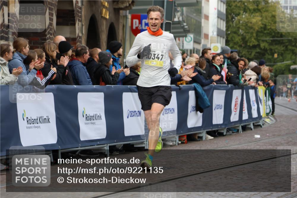 05.10.2025 - 20. swb-Marathon Bremen Strokosch-Dieckow http://msf.ph/oto/9221135 05.10.2025 10:37:41 Ziel 10347, 10501, 11176 meine-sportfotos.de