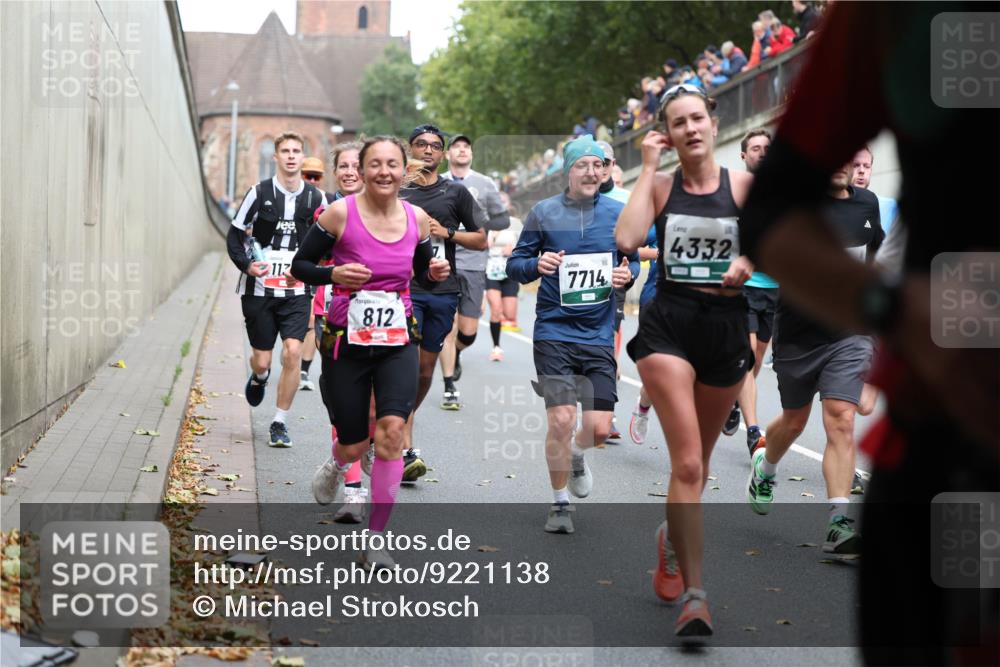 05.10.2025 - 20. swb-Marathon Bremen Michael Strokosch http://msf.ph/oto/9221138 05.10.2025 12:52:45 Laufen 113, 8, 12, 7714, 4332 meine-sportfotos.de