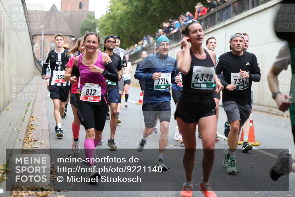 05.10.2025 - 20. swb-Marathon Bremen Michael Strokosch http://msf.ph/oto/9221140 05.10.2025 12:52:45 Laufen 1135, 8, 12, 7714, 0, 4332, 7341 meine-sportfotos.de