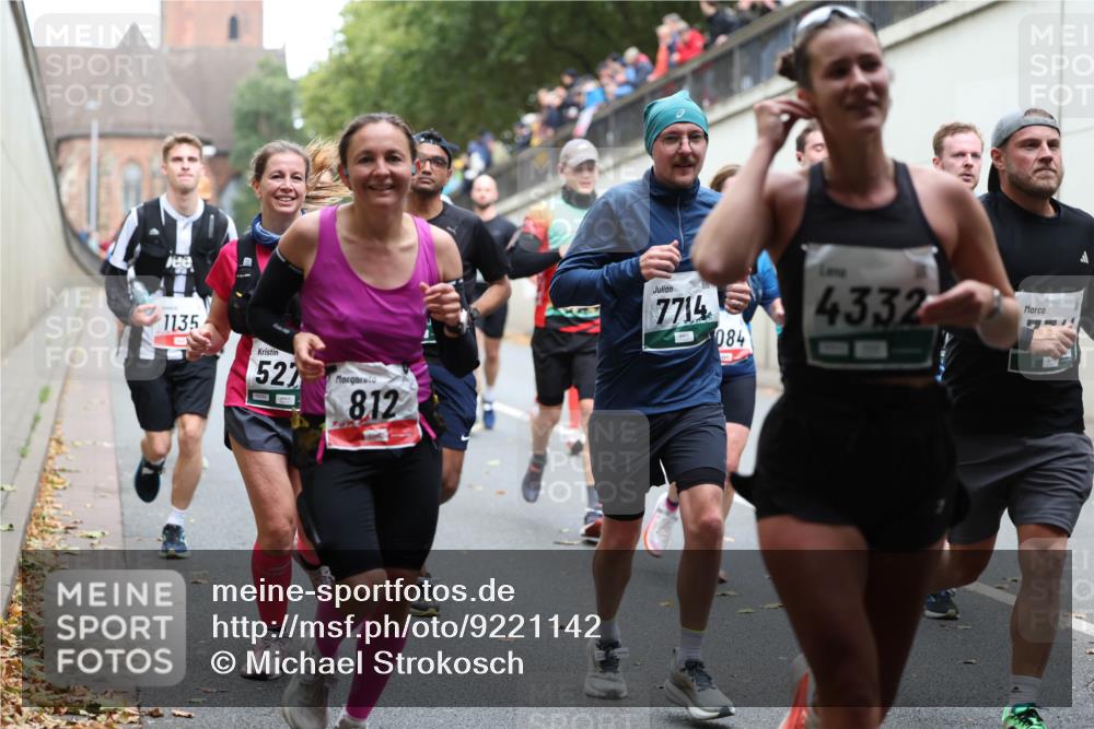 05.10.2025 - 20. swb-Marathon Bremen Michael Strokosch http://msf.ph/oto/9221142 05.10.2025 12:52:46 Laufen 1135, 527, 812, 7714, 084, 4332 meine-sportfotos.de