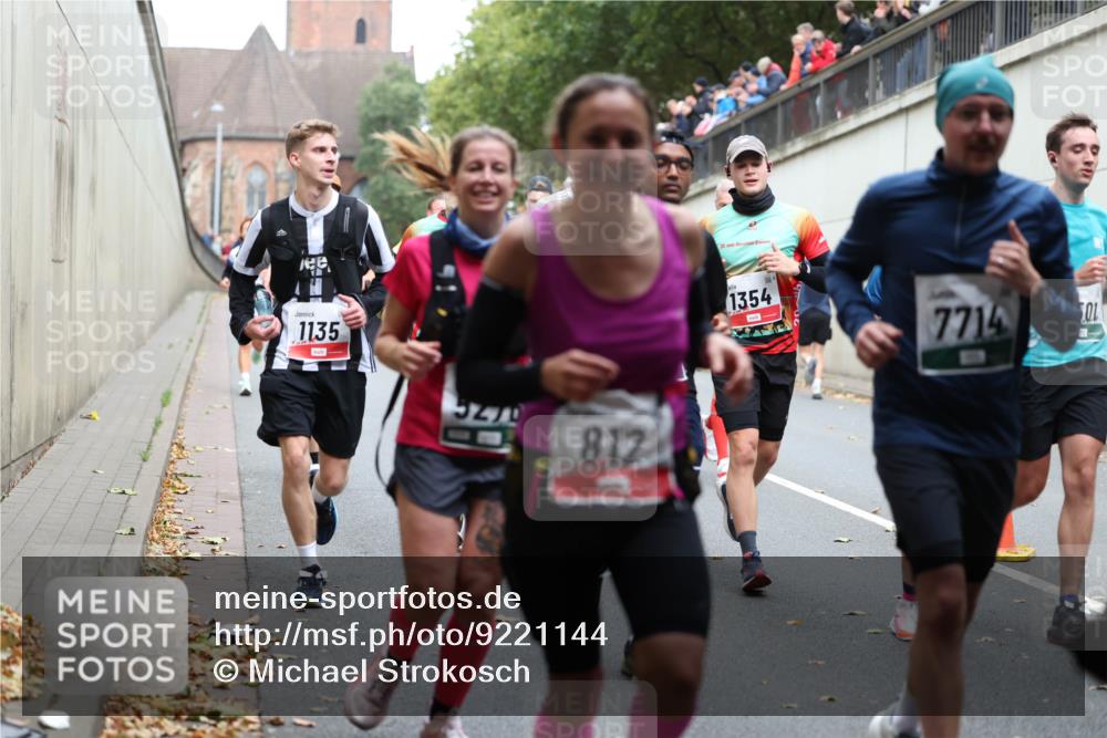 05.10.2025 - 20. swb-Marathon Bremen Michael Strokosch http://msf.ph/oto/9221144 05.10.2025 12:52:46 Laufen 1135, 812, 1354, 7714 meine-sportfotos.de