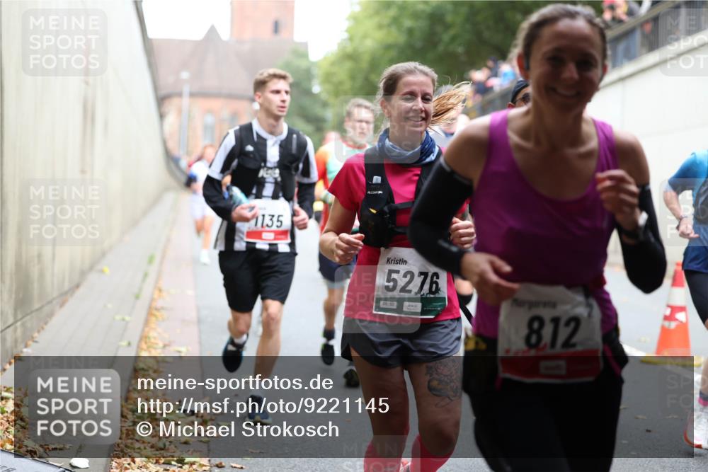 05.10.2025 - 20. swb-Marathon Bremen Michael Strokosch http://msf.ph/oto/9221145 05.10.2025 12:52:47 Laufen 1135, 5276, 08292, 812 meine-sportfotos.de