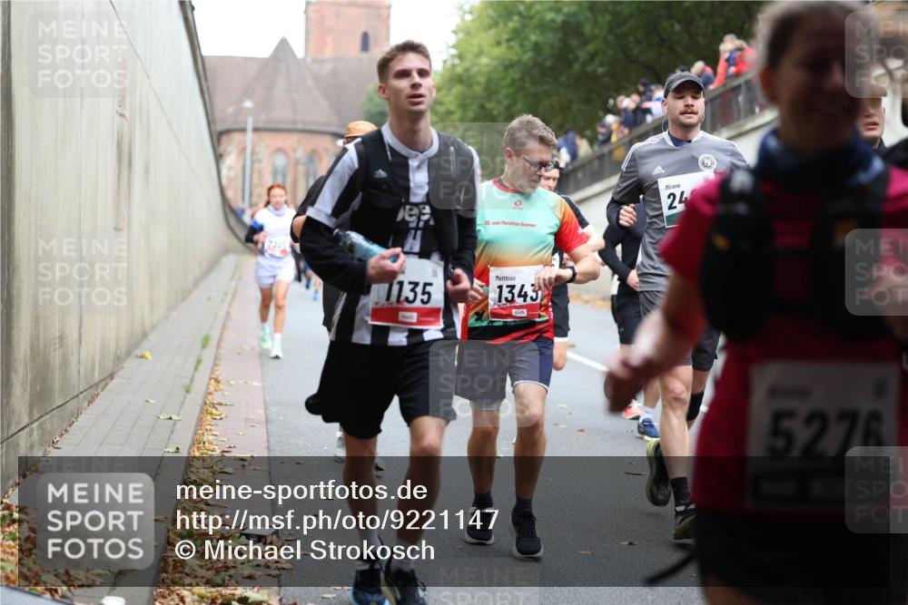 05.10.2025 - 20. swb-Marathon Bremen Michael Strokosch http://msf.ph/oto/9221147 05.10.2025 12:52:47 Laufen 20, 135, 1343, 24, 5276 meine-sportfotos.de