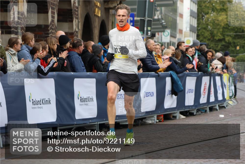 05.10.2025 - 20. swb-Marathon Bremen Strokosch-Dieckow http://msf.ph/oto/9221149 05.10.2025 10:37:42 Ziel 10347, 10501, 10775, 11176 meine-sportfotos.de