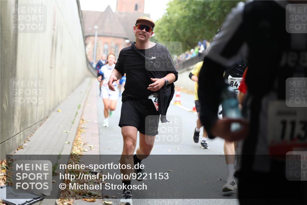 05.10.2025 - 20. swb-Marathon Bremen Michael Strokosch http://msf.ph/oto/9221153 05.10.2025 12:52:48 Laufen 84, 113 meine-sportfotos.de