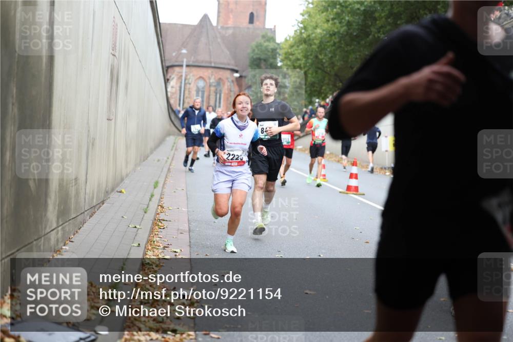 05.10.2025 - 20. swb-Marathon Bremen Michael Strokosch http://msf.ph/oto/9221154 05.10.2025 12:52:49 Laufen 222, 84, 959 meine-sportfotos.de