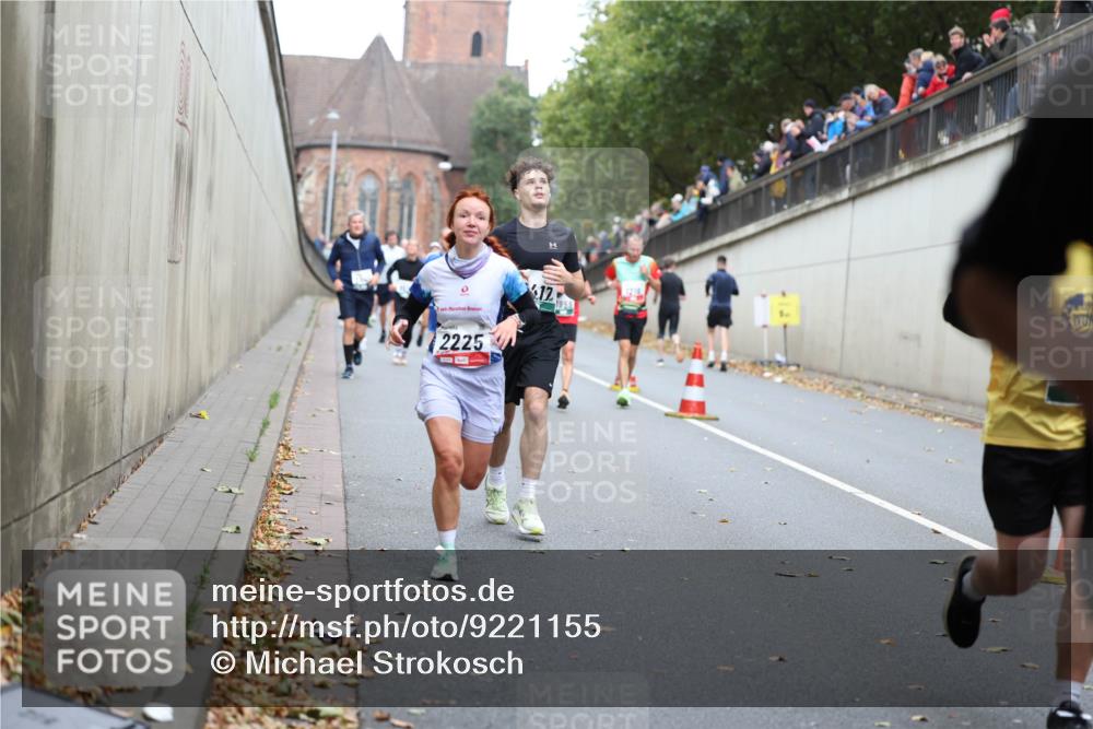 05.10.2025 - 20. swb-Marathon Bremen Michael Strokosch http://msf.ph/oto/9221155 05.10.2025 12:52:50 Laufen 12, 2225, 1216 meine-sportfotos.de