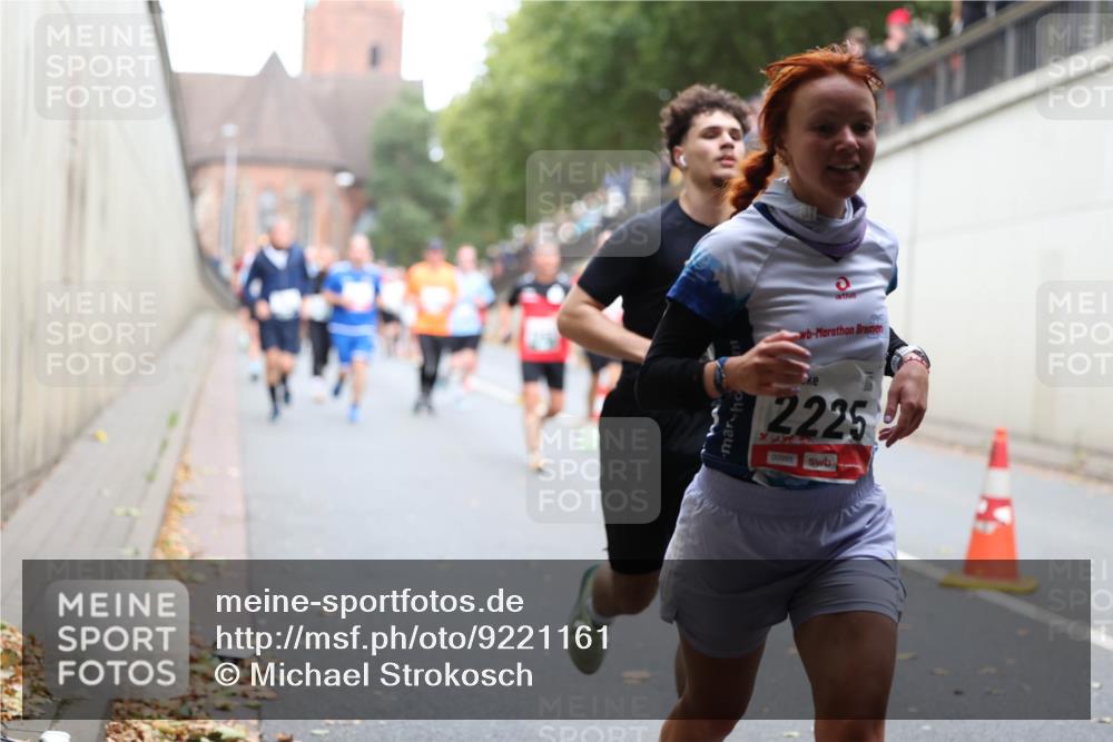 05.10.2025 - 20. swb-Marathon Bremen Michael Strokosch http://msf.ph/oto/9221161 05.10.2025 12:52:51 Laufen 2225, 00995 meine-sportfotos.de