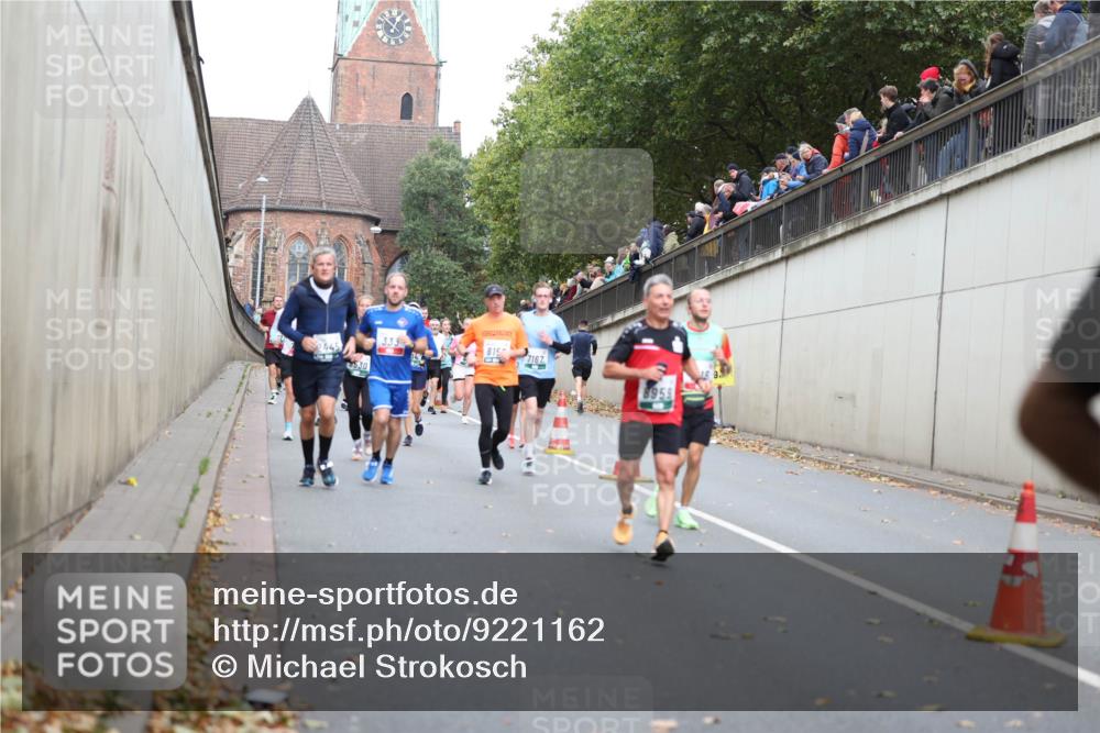 05.10.2025 - 20. swb-Marathon Bremen Michael Strokosch http://msf.ph/oto/9221162 05.10.2025 12:52:52 Laufen 530, 333, 8150, 7167, 8959 meine-sportfotos.de