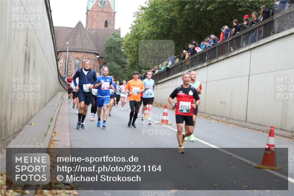 05.10.2025 - 20. swb-Marathon Bremen Michael Strokosch http://msf.ph/oto/9221164 05.10.2025 12:52:53 Laufen 244, 8530, 333, 8308, 8150, 7162, 8959 meine-sportfotos.de