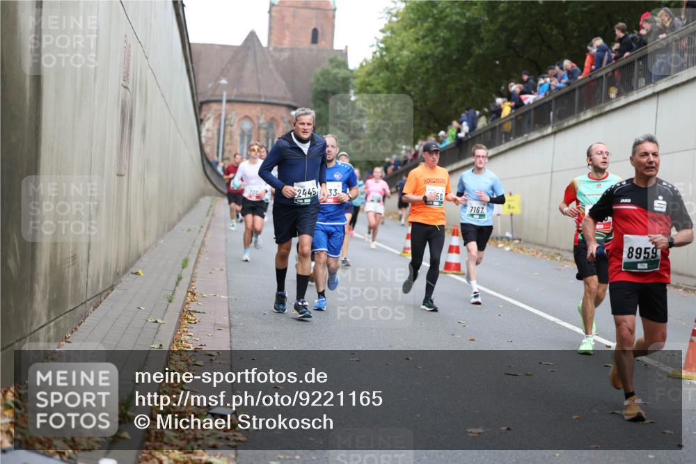 05.10.2025 - 20. swb-Marathon Bremen Michael Strokosch http://msf.ph/oto/9221165 05.10.2025 12:52:54 Laufen 2445, 33, 50, 7167, 8959 meine-sportfotos.de