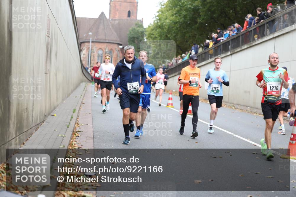 05.10.2025 - 20. swb-Marathon Bremen Michael Strokosch http://msf.ph/oto/9221166 05.10.2025 12:52:54 Laufen 700, 2445, 7167, 1216 meine-sportfotos.de