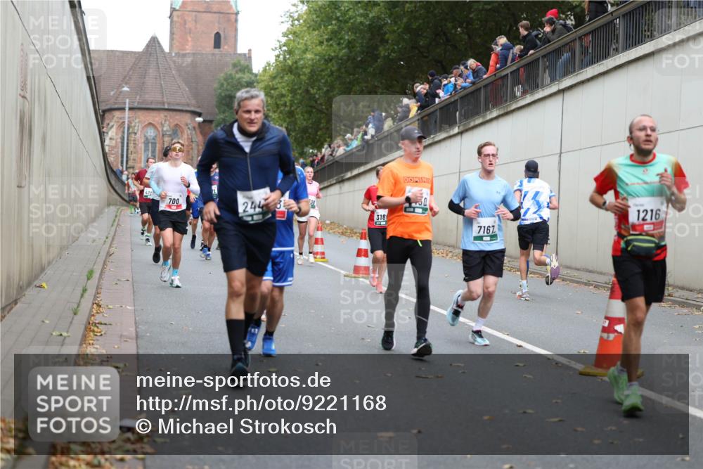 05.10.2025 - 20. swb-Marathon Bremen Michael Strokosch http://msf.ph/oto/9221168 05.10.2025 12:52:55 Laufen 7, 00, 244, 3, 318, 1216, 7167 meine-sportfotos.de
