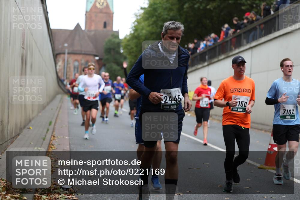 05.10.2025 - 20. swb-Marathon Bremen Michael Strokosch http://msf.ph/oto/9221169 05.10.2025 12:52:56 Laufen 2445, 150, 7167 meine-sportfotos.de