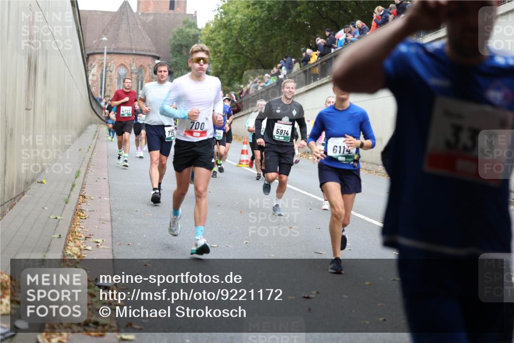 05.10.2025 - 20. swb-Marathon Bremen Michael Strokosch http://msf.ph/oto/9221172 05.10.2025 12:52:58 Laufen 4722, 715, 700, 979, 5914, 611, 333 meine-sportfotos.de
