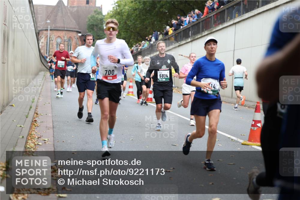05.10.2025 - 20. swb-Marathon Bremen Michael Strokosch http://msf.ph/oto/9221173 05.10.2025 12:52:58 Laufen 4722, 715, 700, 5914 meine-sportfotos.de