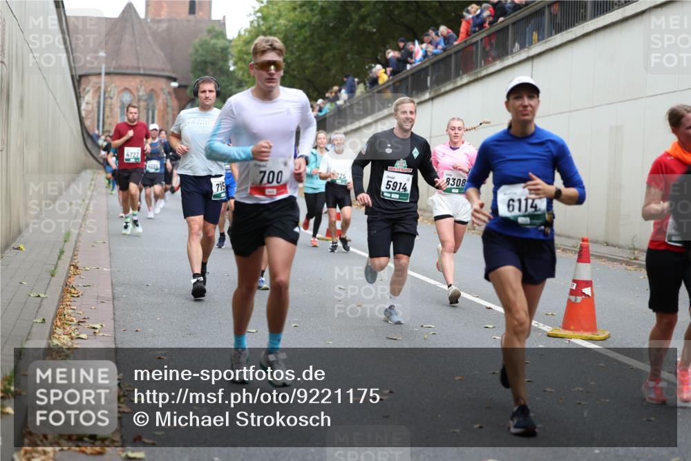 05.10.2025 - 20. swb-Marathon Bremen Michael Strokosch http://msf.ph/oto/9221175 05.10.2025 12:52:59 Laufen 4727, 715, 700, 5914, 8308, 6114 meine-sportfotos.de