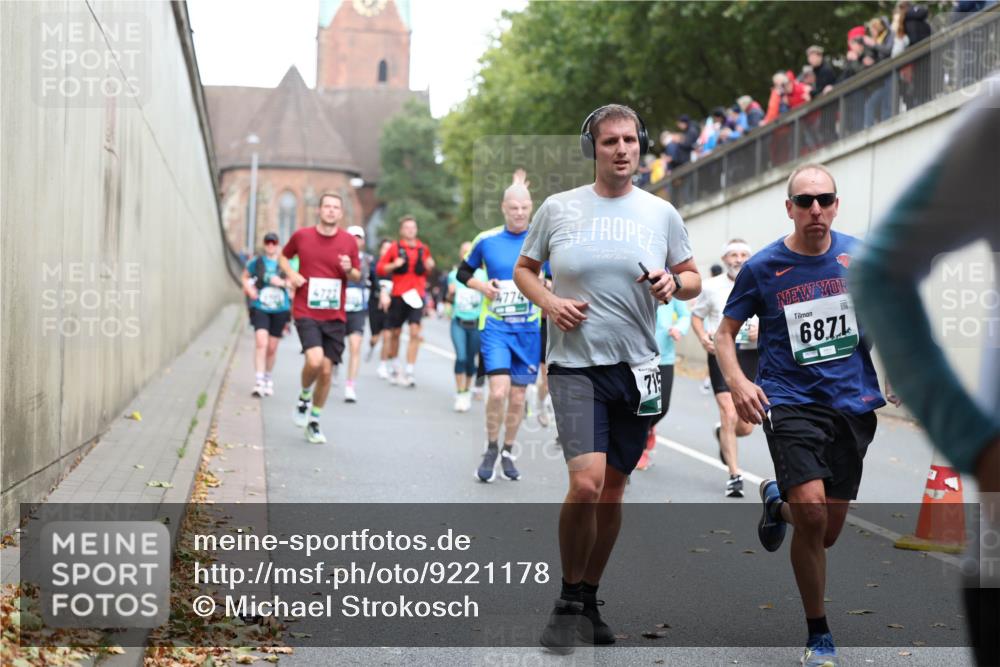 05.10.2025 - 20. swb-Marathon Bremen Michael Strokosch http://msf.ph/oto/9221178 05.10.2025 12:53:00 Laufen 4774, 6871, 71 meine-sportfotos.de