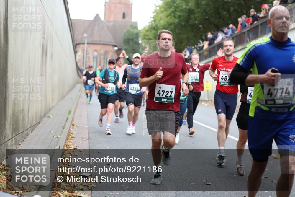 05.10.2025 - 20. swb-Marathon Bremen Michael Strokosch http://msf.ph/oto/9221186 05.10.2025 12:53:03 Laufen 6386, 4727, 169, 467, 4774 meine-sportfotos.de