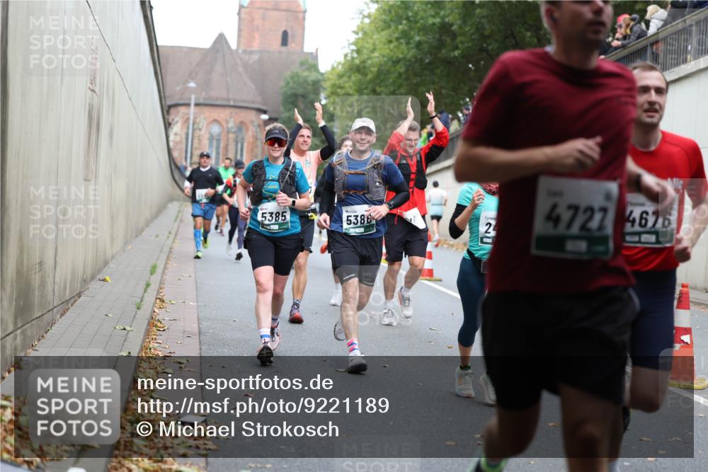 05.10.2025 - 20. swb-Marathon Bremen Michael Strokosch http://msf.ph/oto/9221189 05.10.2025 12:53:04 Laufen 5385, 5386, 4727, 4676, 24 meine-sportfotos.de