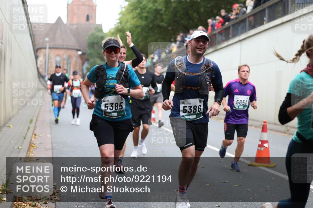 05.10.2025 - 20. swb-Marathon Bremen Michael Strokosch http://msf.ph/oto/9221194 05.10.2025 12:53:05 Laufen 27102024, 5385, 5386, 5651 meine-sportfotos.de