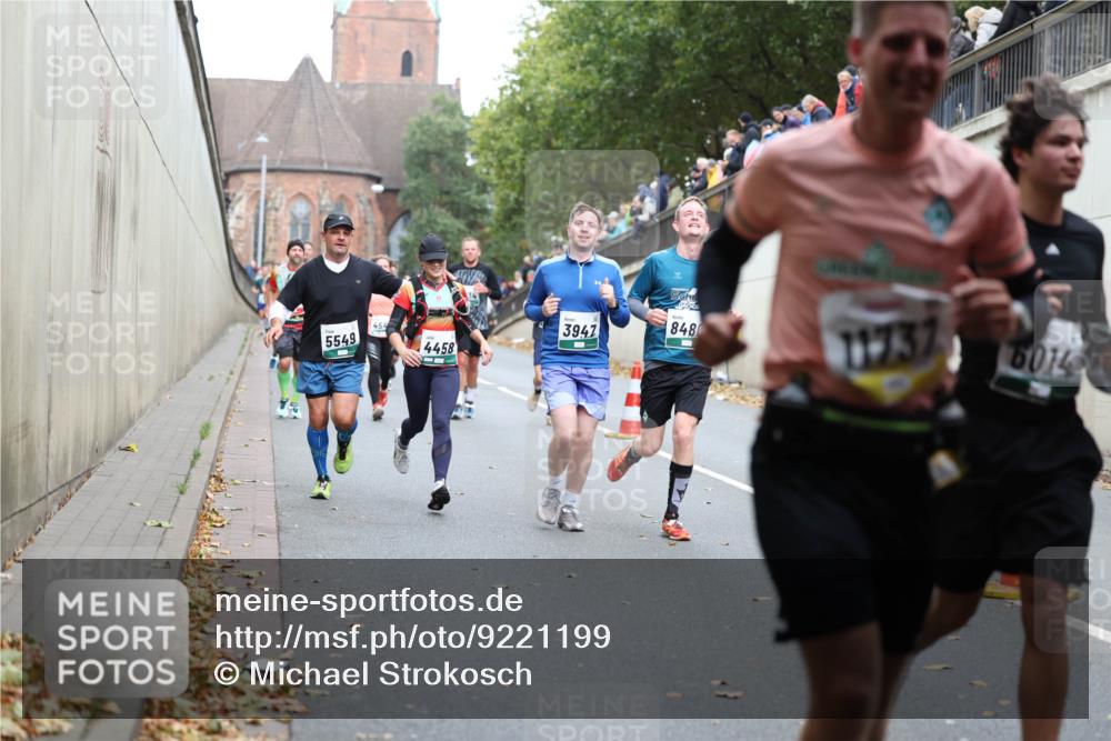 05.10.2025 - 20. swb-Marathon Bremen Michael Strokosch http://msf.ph/oto/9221199 05.10.2025 12:53:07 Laufen 454, 5549, 4458, 3947, 848, 11737, 6014 meine-sportfotos.de