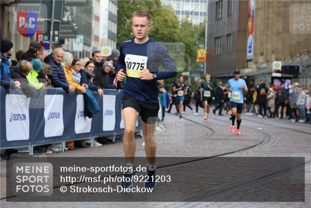 05.10.2025 - 20. swb-Marathon Bremen Strokosch-Dieckow http://msf.ph/oto/9221203 05.10.2025 10:37:51 Ziel 10775, 11465 meine-sportfotos.de