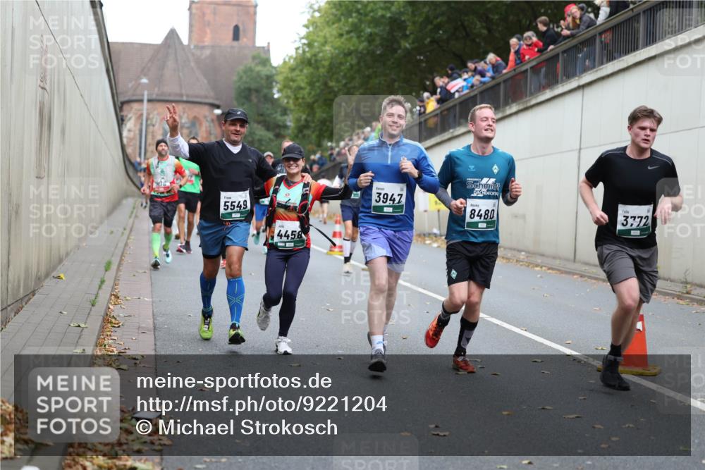 05.10.2025 - 20. swb-Marathon Bremen Michael Strokosch http://msf.ph/oto/9221204 05.10.2025 12:53:08 Laufen 5549, 4458, 3947, 8480, 3772 meine-sportfotos.de