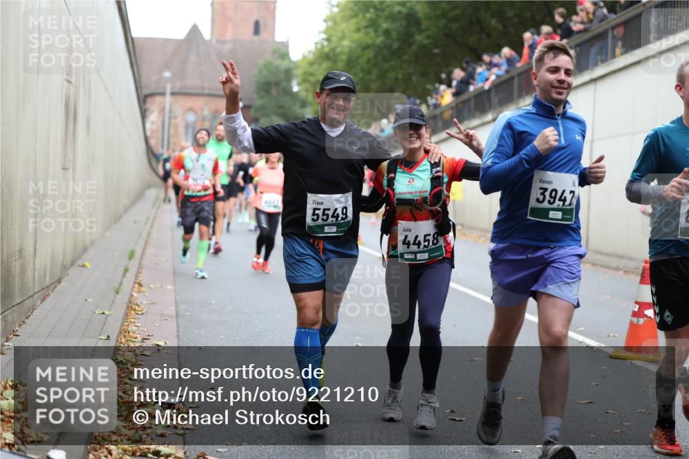 05.10.2025 - 20. swb-Marathon Bremen Michael Strokosch http://msf.ph/oto/9221210 05.10.2025 12:53:09 Laufen 5549, 4458, 3947 meine-sportfotos.de