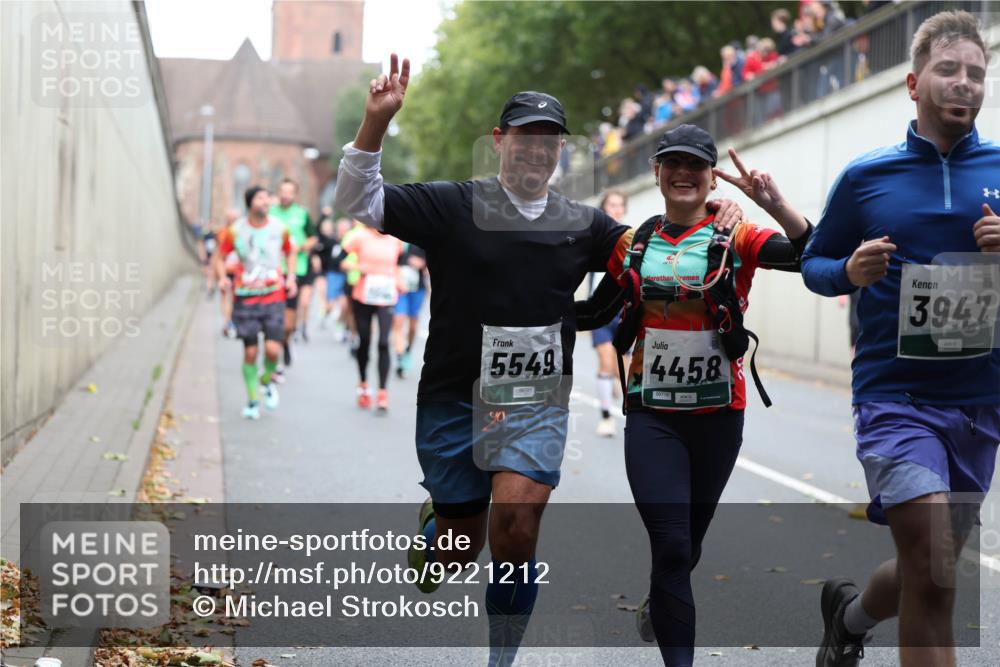 05.10.2025 - 20. swb-Marathon Bremen Michael Strokosch http://msf.ph/oto/9221212 05.10.2025 12:53:09 Laufen 5549, 06721, 4458, 06719, 3947 meine-sportfotos.de