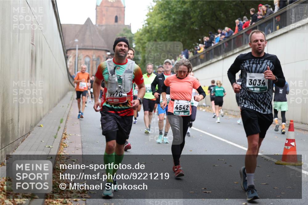 05.10.2025 - 20. swb-Marathon Bremen Michael Strokosch http://msf.ph/oto/9221219 05.10.2025 12:53:12 Laufen 201, 632, 48, 4542, 3034 meine-sportfotos.de