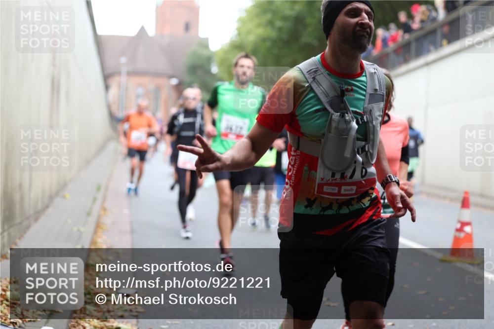 05.10.2025 - 20. swb-Marathon Bremen Michael Strokosch http://msf.ph/oto/9221221 05.10.2025 12:53:13 Laufen 01160 meine-sportfotos.de