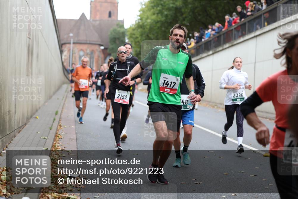 05.10.2025 - 20. swb-Marathon Bremen Michael Strokosch http://msf.ph/oto/9221223 05.10.2025 12:53:13 Laufen 2152, 1417, 8, 48, 3386, 4 meine-sportfotos.de