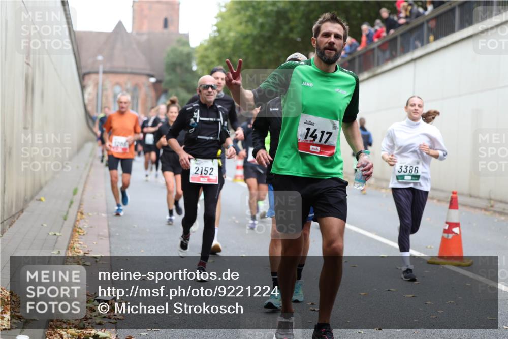 05.10.2025 - 20. swb-Marathon Bremen Michael Strokosch http://msf.ph/oto/9221224 05.10.2025 12:53:14 Laufen 2152, 1417, 3386 meine-sportfotos.de