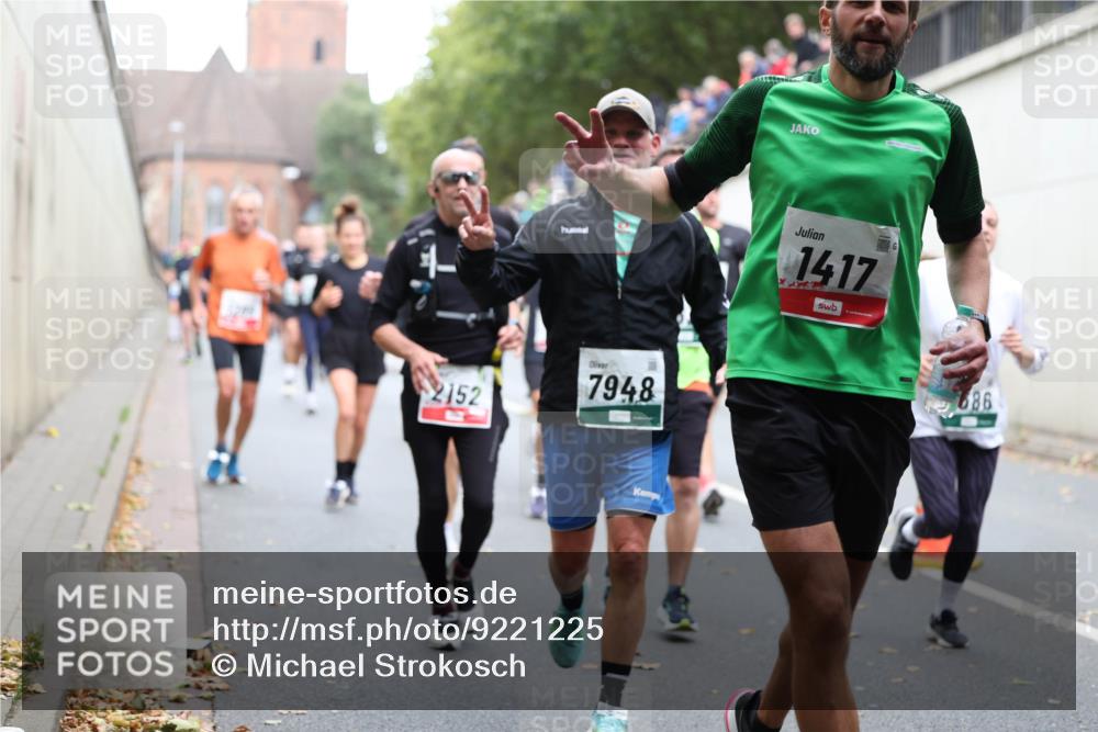 05.10.2025 - 20. swb-Marathon Bremen Michael Strokosch http://msf.ph/oto/9221225 05.10.2025 12:53:14 Laufen 2152, 1417, 7948, 86 meine-sportfotos.de