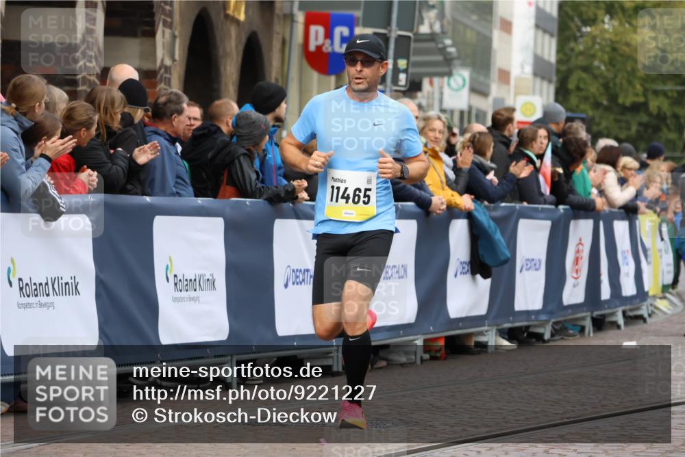 05.10.2025 - 20. swb-Marathon Bremen Strokosch-Dieckow http://msf.ph/oto/9221227 05.10.2025 10:37:57 Ziel 9755, 11328, 11465 meine-sportfotos.de